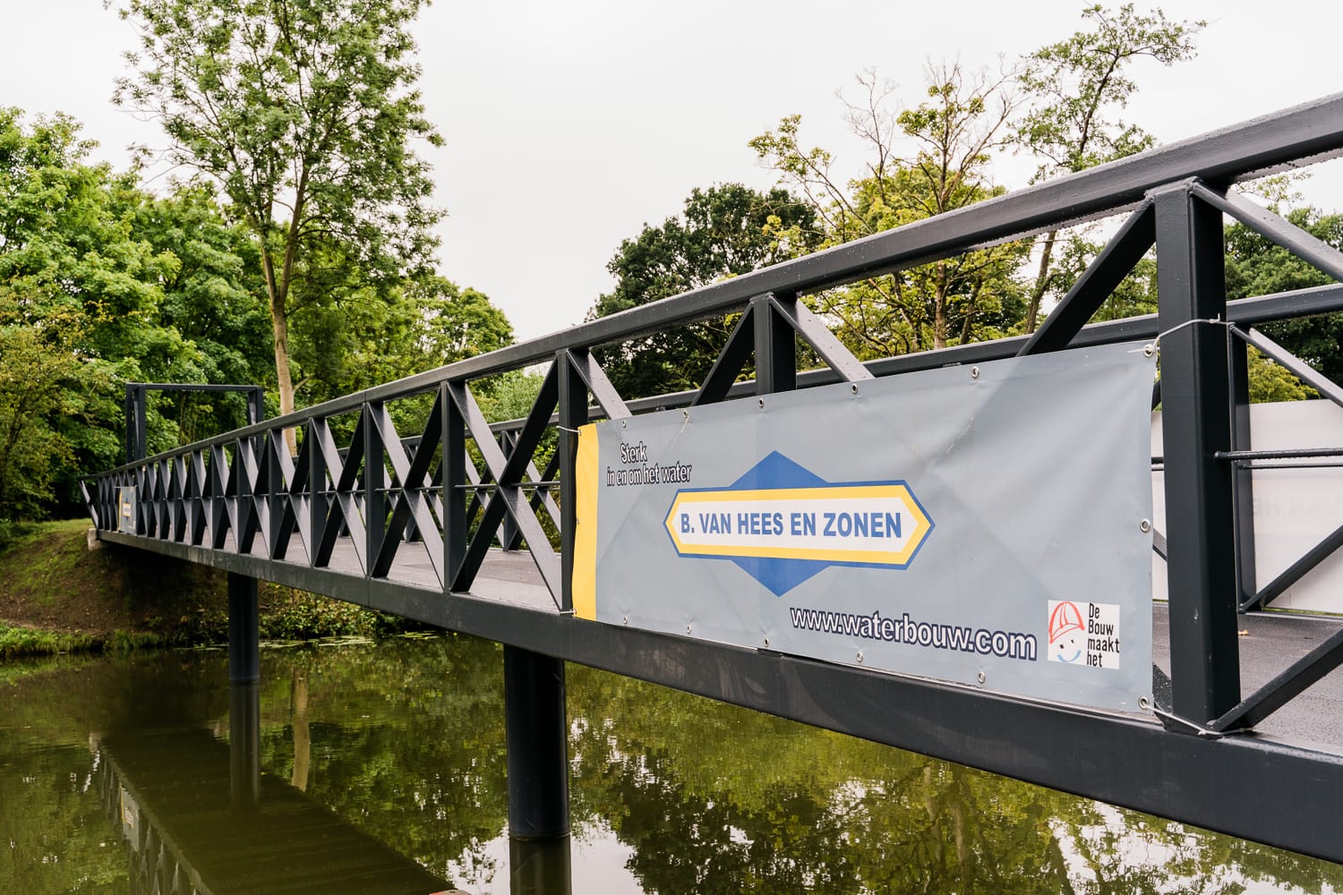 Van Hees aannemer waterbouw: voetgangersbrug Fort Jutphaas