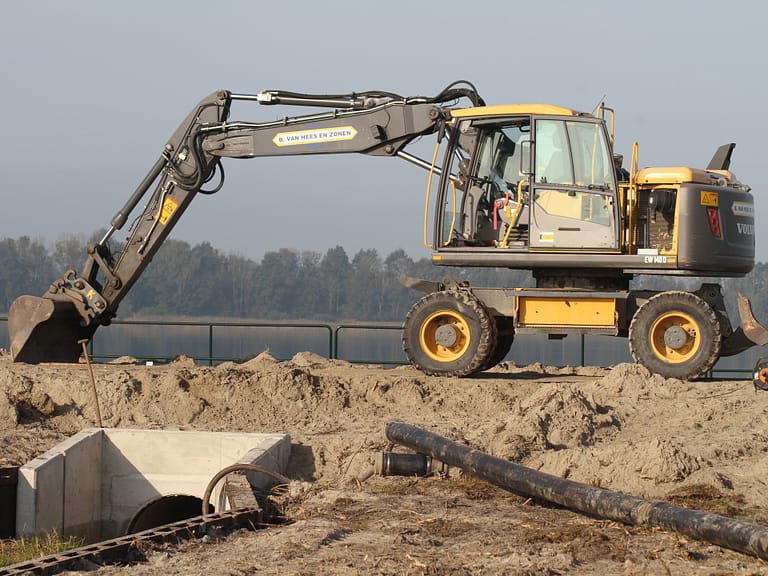 van Hees aannemer waterbouw: eigen materieel