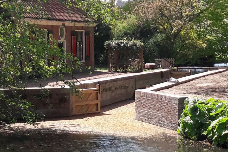 aannemer van hees; restauratie sluis elswout